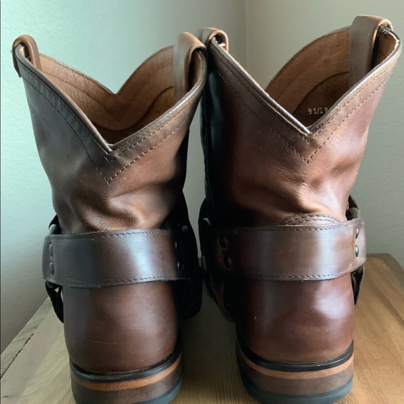 FRYE Wyatt Harness Short boot - Dark Brown, size 9.5 - Picture 6 of 8